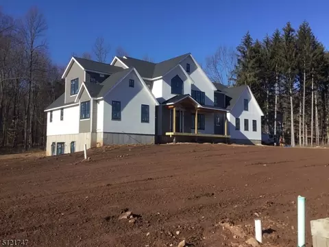 4 Twin Brooks Ct, Warren, NJ 07059