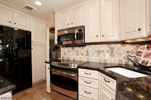 19 Baldwin Ter, Wayne, NJ 07470 photo 5