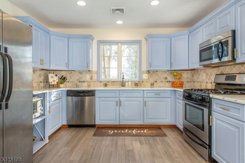 11 Holly Ct, Bloomfield, NJ 07003 photo 6