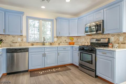 11 Holly Ct, Bloomfield, NJ 07003 photo 7