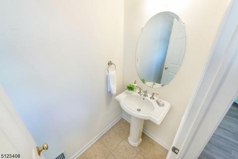 11 Holly Ct, Bloomfield, NJ 07003 photo 2