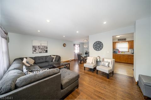 19 Maplewood Ave, Wayne, NJ 07470 photo 4