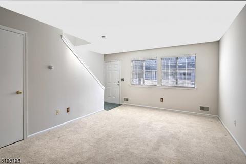 37 Hyde Ct, Bedminster, NJ 07921 photo 4