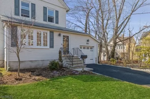 514 Trinity Pl, Westfield, NJ 07090 photo 2