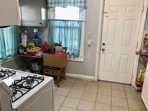 422 E 2nd St, Plainfield, NJ 07060 photo 5