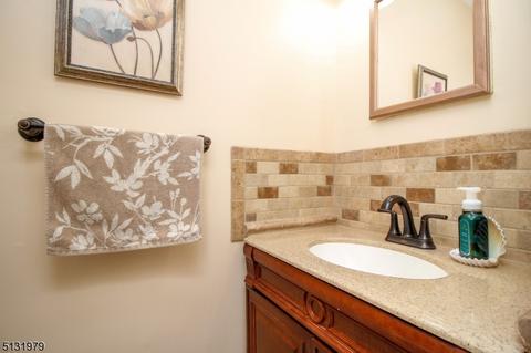 225 Perry St, Dover, NJ 07801 photo 18