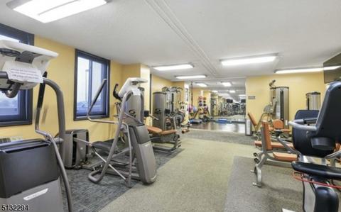 160 Overlook Ave #7F, Hackensack, NJ 07601 photo 2
