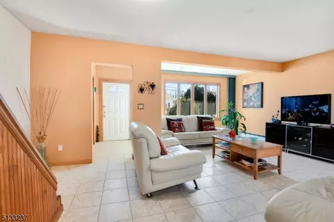 63 Byrne St, Hackensack, NJ 07601 photo 4