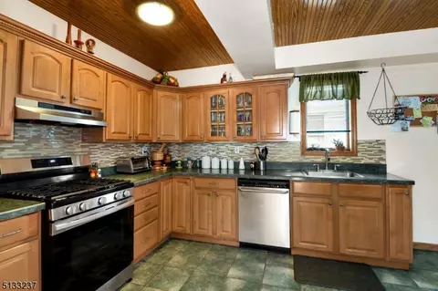 63 Byrne St, Hackensack, NJ 07601 photo 8