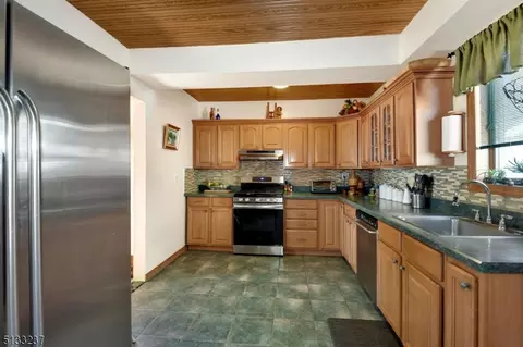 63 Byrne St, Hackensack, NJ 07601 photo 9
