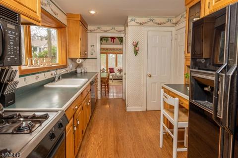 143 Chestnut Dr, Wayne, NJ 07470 photo 8