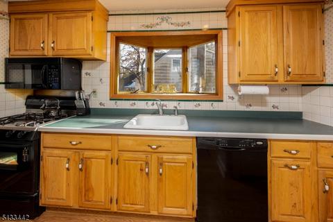 143 Chestnut Dr, Wayne, NJ 07470 photo 9
