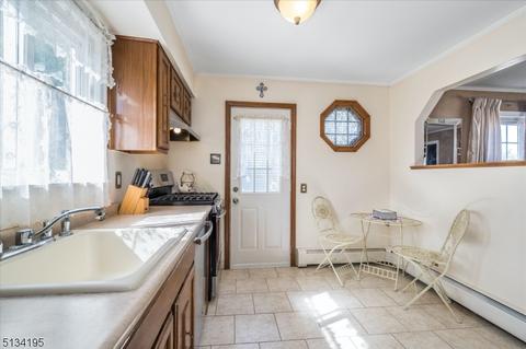 36 Burnside Pl, Wanaque Boro, NJ 07420 photo 9