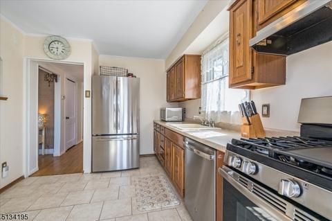 36 Burnside Pl, Wanaque Boro, NJ 07420 photo 10