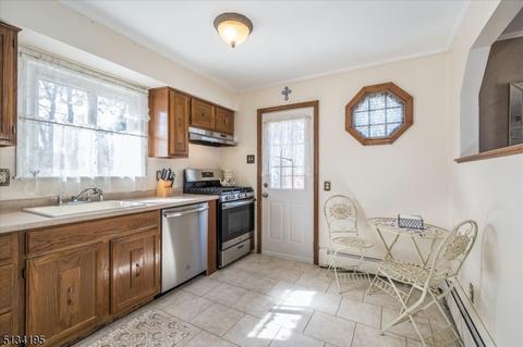 36 Burnside Pl, Wanaque Boro, NJ 07420 photo 8