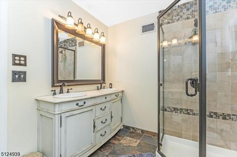 16 Dubel Rd, Wayne, NJ 07470 photo 18