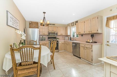 16 Dubel Rd, Wayne, NJ 07470 photo 6