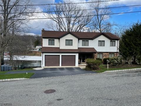 140 Lions Head Dr W, Wayne, NJ 07470 photo 2