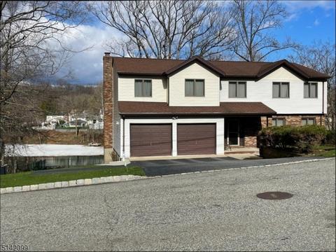 140 Lions Head Dr W, Wayne, NJ 07470 photo 1