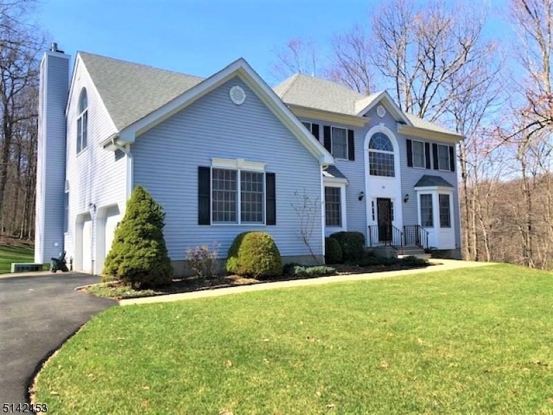 20 Whispering Woods Dr, Mount Olive, NJ 07836 4 Photos MLS 3775552