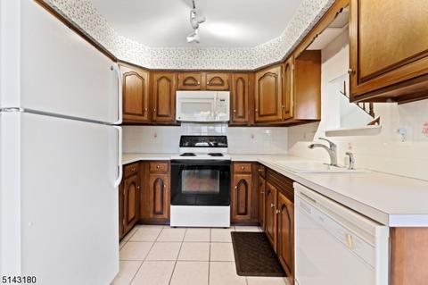 27 Killdeer Dr, Hackettstown, NJ 07840 photo 9