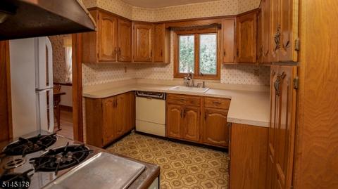 4 Archung Rd, Wayne, NJ 07470 photo 4