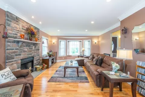 16 Coolidge Dr, Berkeley Heights, NJ 07922 photo 4