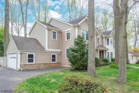 16 Coolidge Dr, Berkeley Heights, NJ 07922 photo 2