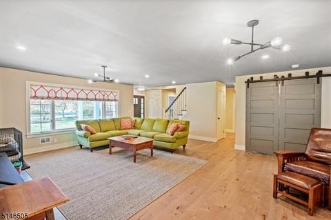 17 E Ash St, Basking Ridge, NJ 07920 photo 5