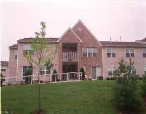 35 Parkside Ct, Wayne, NJ 07470 photo 1