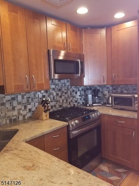 30 Parkside Ct, Wayne Twp, NJ 07470 photo 5