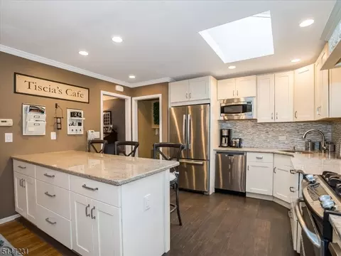 36 Normandy Dr, Wayne, NJ 07470 photo 6