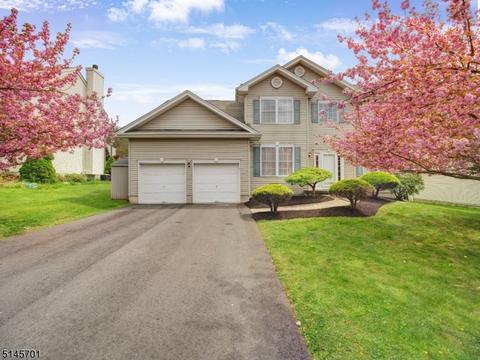 9 Heron Dr, Hackettstown, NJ 07840 photo 1