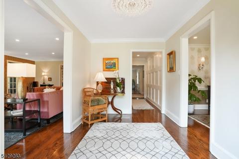 8 Edgewood Dr, Summit, NJ 07901 photo 2