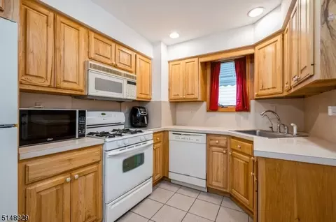19 Maple Ave, Edison, NJ 08837 photo 12