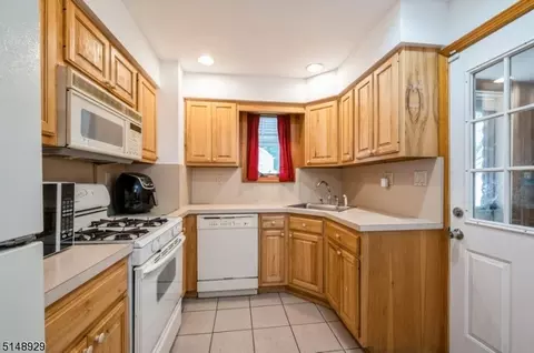 19 Maple Ave, Edison, NJ 08837 photo 11