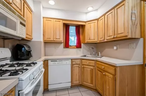 19 Maple Ave, Edison, NJ 08837 photo 13