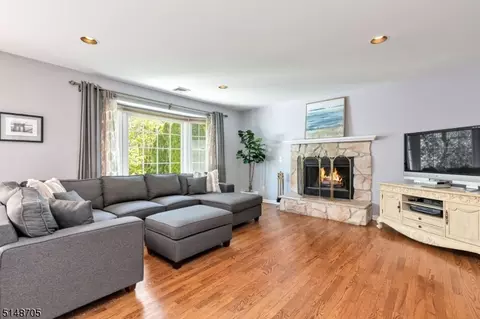 81 Hillside Ave, Berkeley Heights, NJ 07922 photo 5