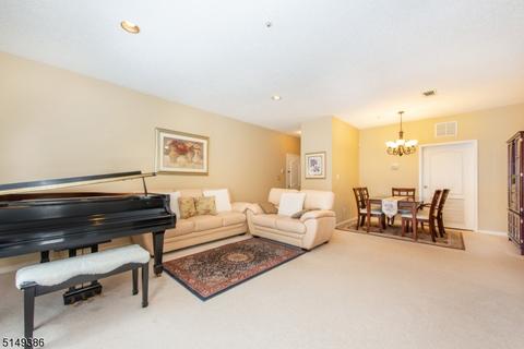 606 Brittany Dr, Wayne, NJ 07470 photo 4