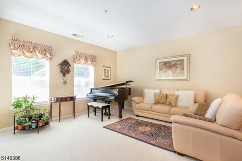 606 Brittany Dr, Wayne, NJ 07470 photo 2