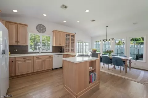 20 Midland Ter, Summit, NJ 07901 photo 3