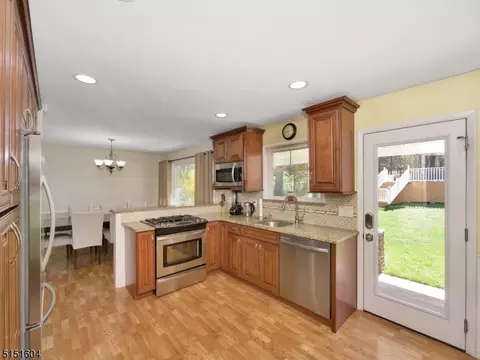70 Bolton Rd, Wayne, NJ 07470 photo 9