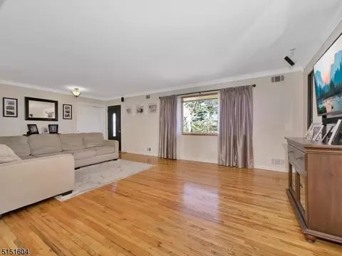 70 Bolton Rd, Wayne, NJ 07470 photo 5