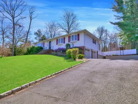 70 Bolton Rd, Wayne, NJ 07470 photo 2