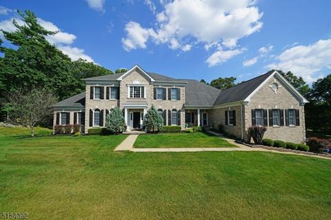 7 Crownview Ct, Sparta, NJ 07871