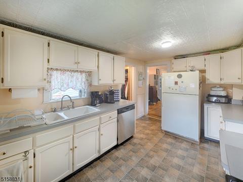 223 Main St, Hampton, NJ 08827 photo 12