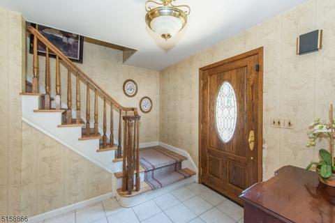 30 Debbie Ct, Wayne, NJ 07470 photo 6