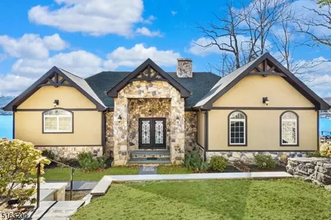 702 W Shore Trl, Sparta, NJ 07871