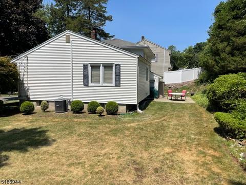 16 Smith Ln, Wayne, NJ 07470 photo 2
