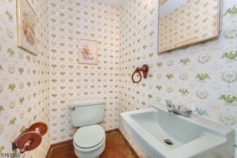 27 Morgan Ct, Wayne, NJ 07470 photo 18